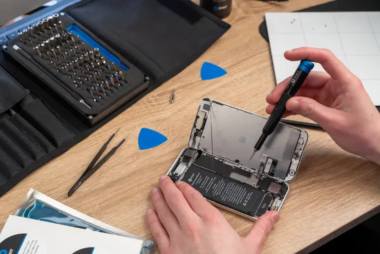 Benefits Of Professional Phone Battery Replacement Falls Church, VA