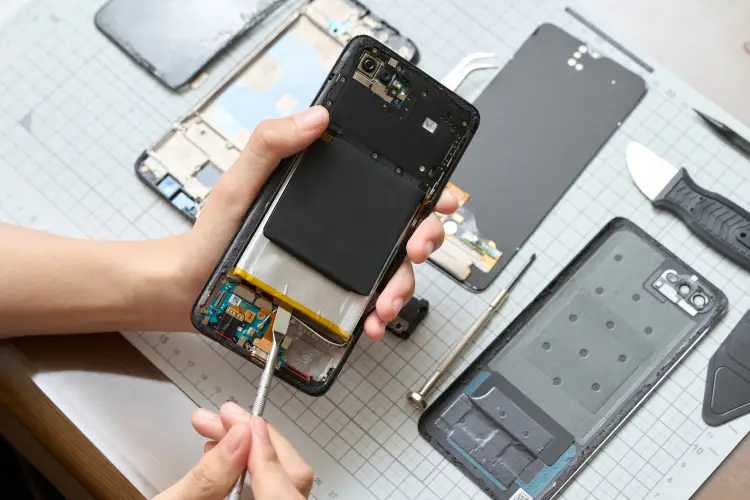 Benefits Of Professional Phone Battery Replacement in Falls Church, VA