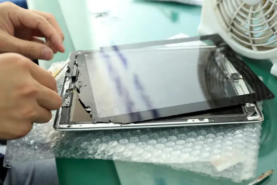 What Signs Indicate Internal Tablet Component Damage in Falls Church, VA